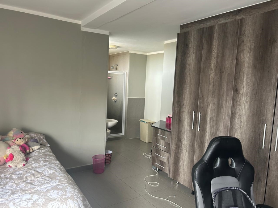 To Let 1 Bedroom Property for Rent in Quigney Eastern Cape